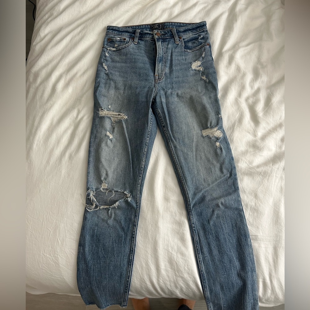 Abercrombie women’s distressed jeans EUC
